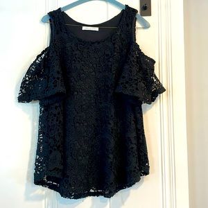 CHRIS & CAROL woman’s black lace, exposed shoulder, short sleeve blouse- Size L